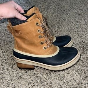 Sorel tan lace up duck boots. Never been worn size 7.5